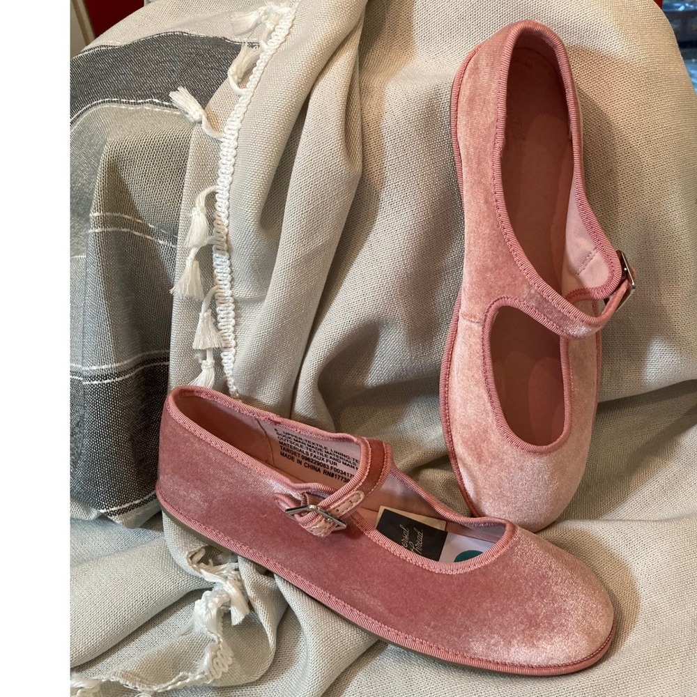 Universal Thread Pink Velvet Mary Jane Flats 8 New Coquette Balletcore Feminine - Picture 2 of 8